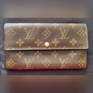 EUC Louis Vuitton Sarah Wallet, needs zipper pull only